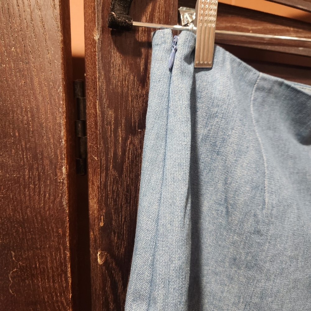 Aaron and Amber Blue Women's Skorts with Cream Detailing - Picture 5 of 6
